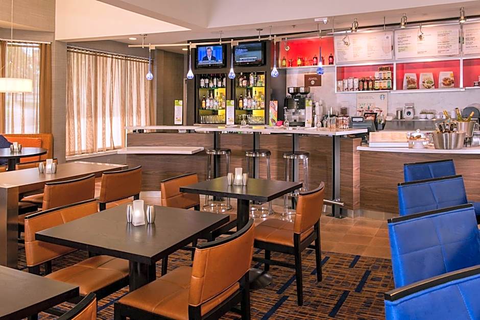 Courtyard by Marriott Richmond West