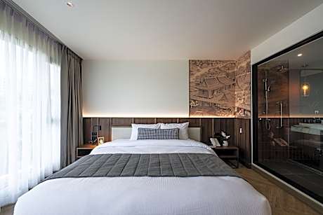 Corner City View Room