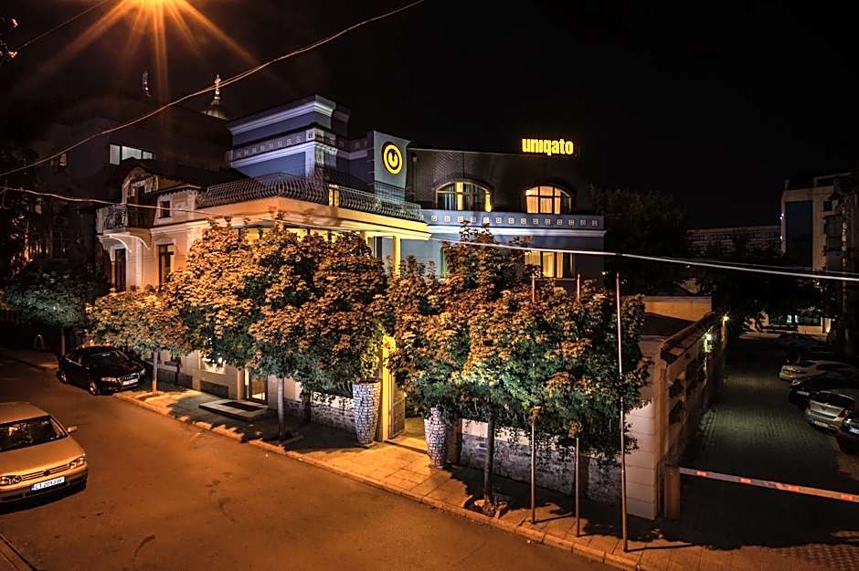 Uniqato Hotel