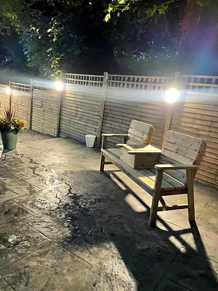 Paddock Pod - Sleeps 4 & Roofed Over Private Hot Tub & NEW SAUNA