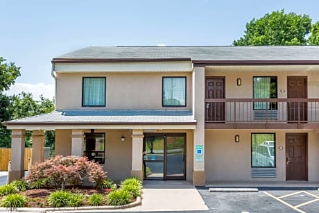Days Inn by Wyndham Winston Salem North