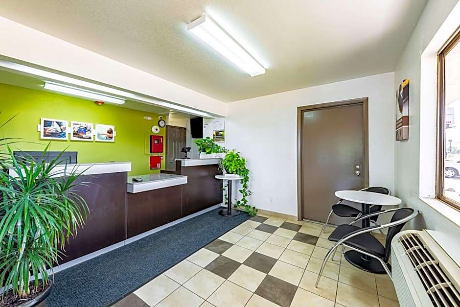 Studio 6-Monroe, LA - Hwy 165