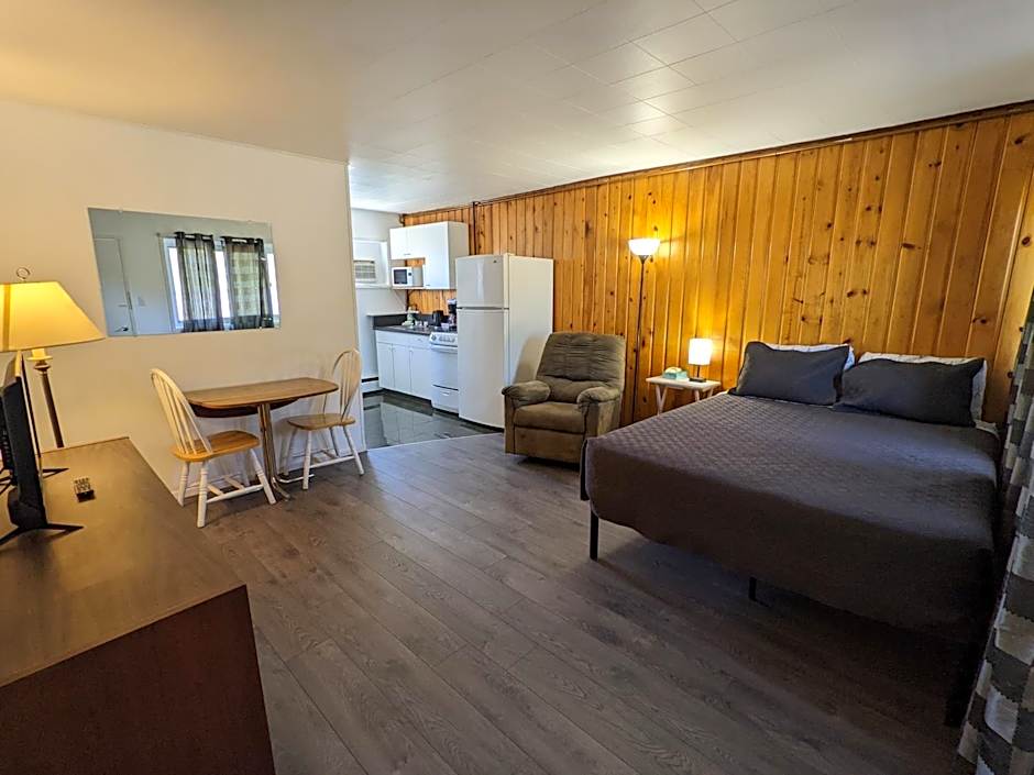 Deerview Lodge & Cabins - Princeton BC