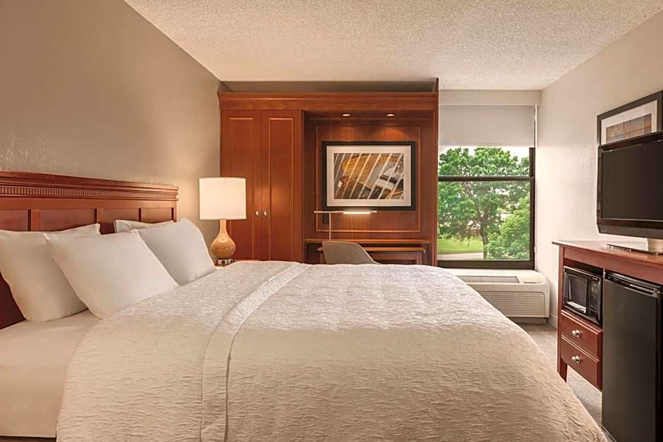 Hampton Inn By Hilton Des Moines Airport