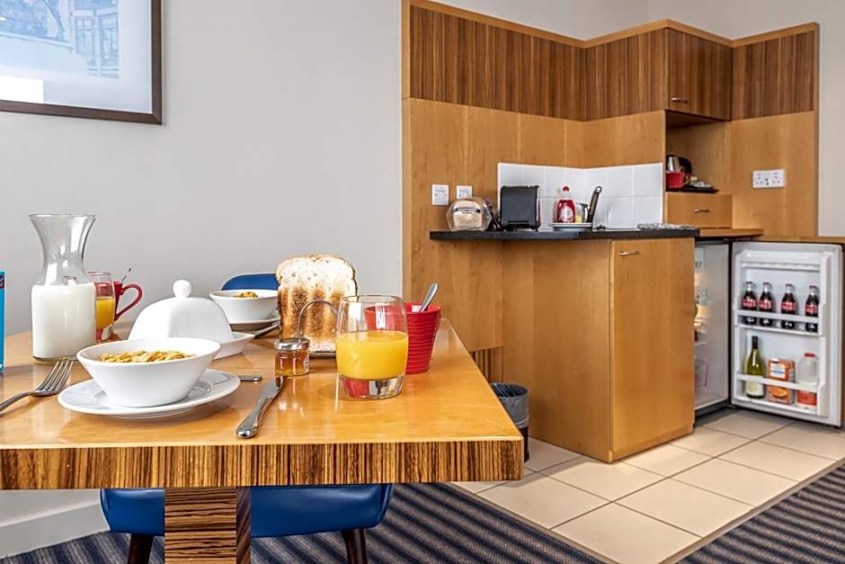 Ramada Hotel & Suites by Wyndham Coventry