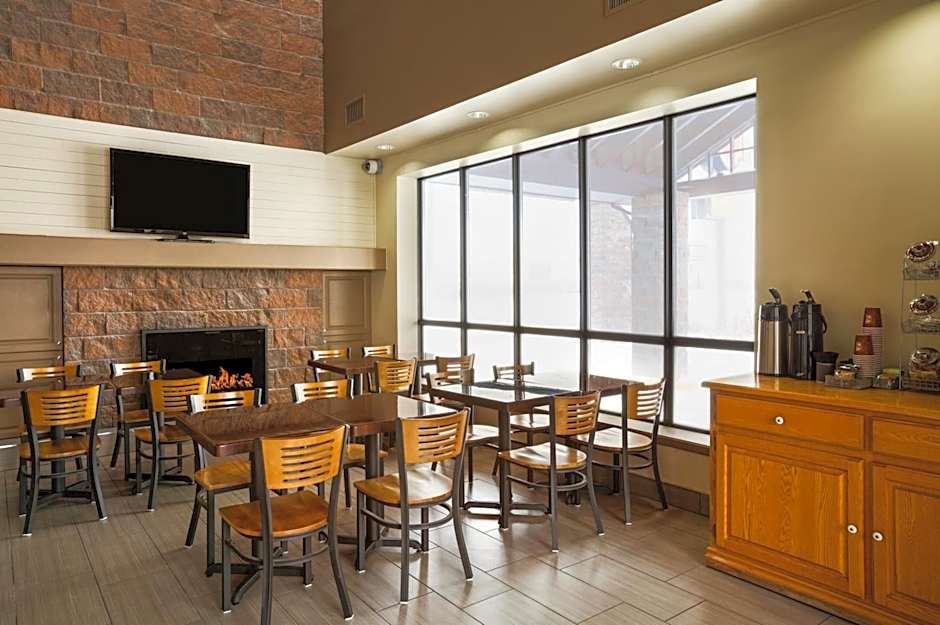 Super 8 by Wyndham Timmins ON