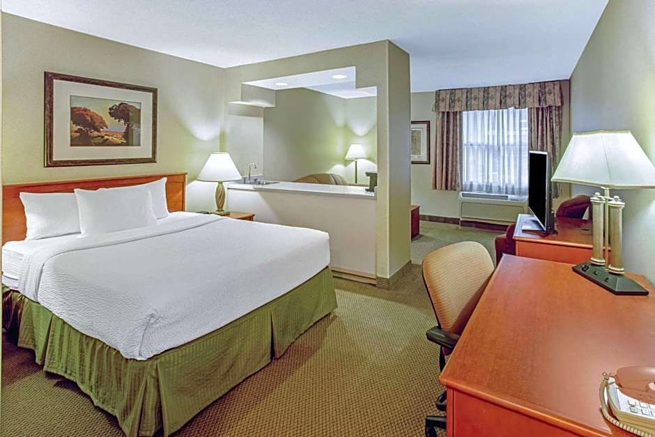 La Quinta Inn & Suites by Wyndham Appleton-College Avenue