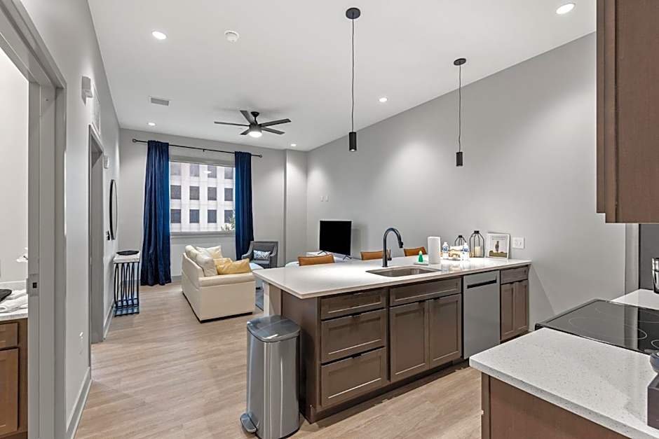 175 LEX - Walkable Downtown Lexington & Rupp Arena - Full Condos