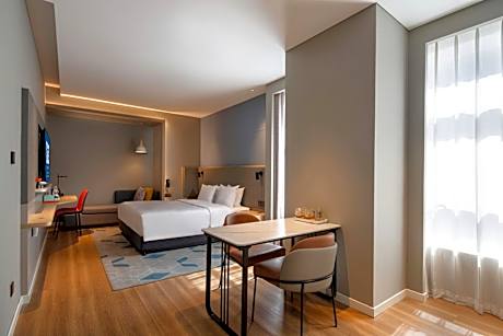 1 King Standard Extra Floor Space City View