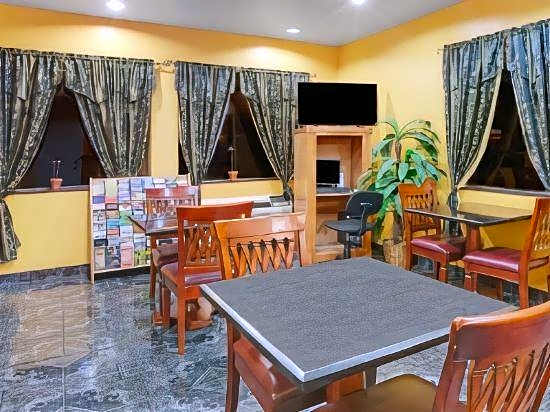 Sapphire Inn & Suites