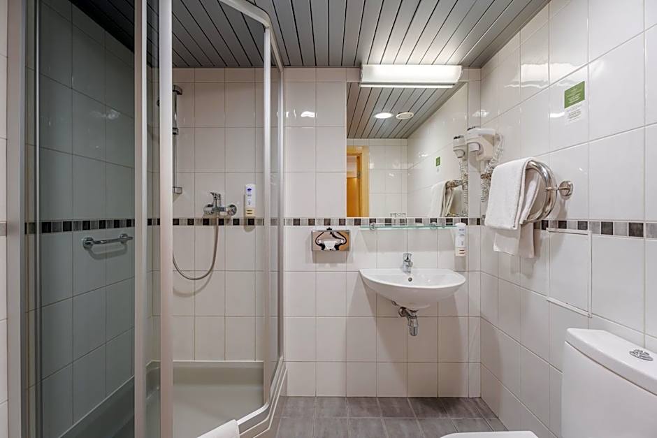 Riga Islande Hotel with FREE Parking