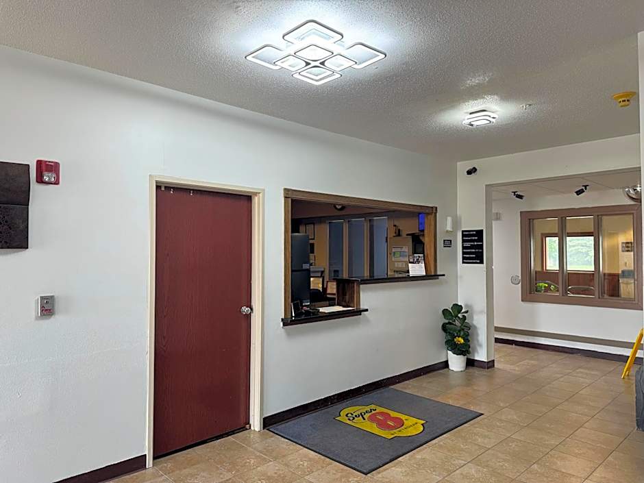 Super 8 by Wyndham Mason City