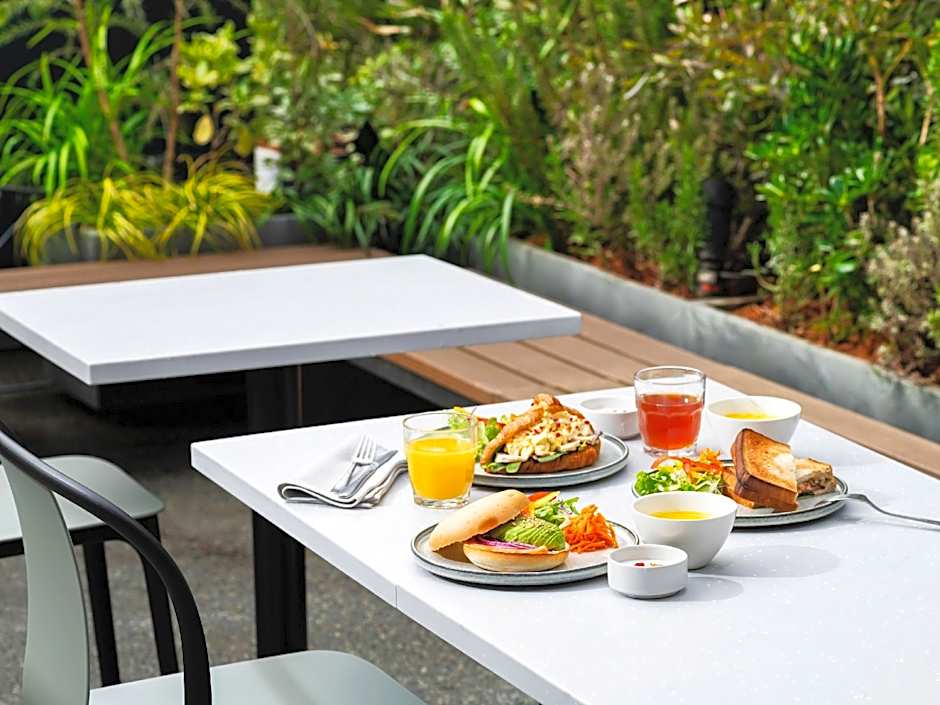 sequence SUIDOBASHI/ TOKYO