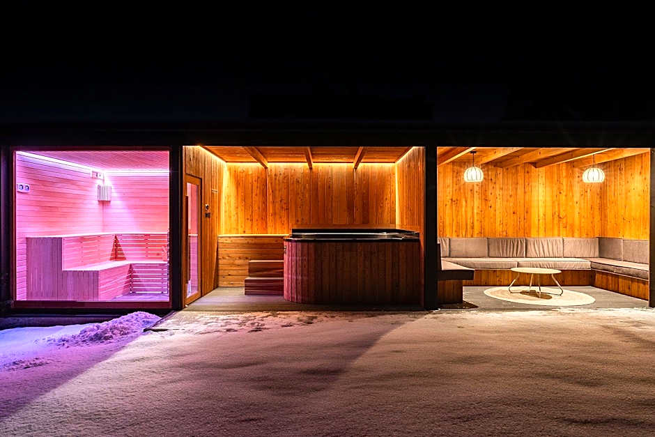 Willa Podhalanka Jacuzzi & sauna - drewniany dom dla 20 osób