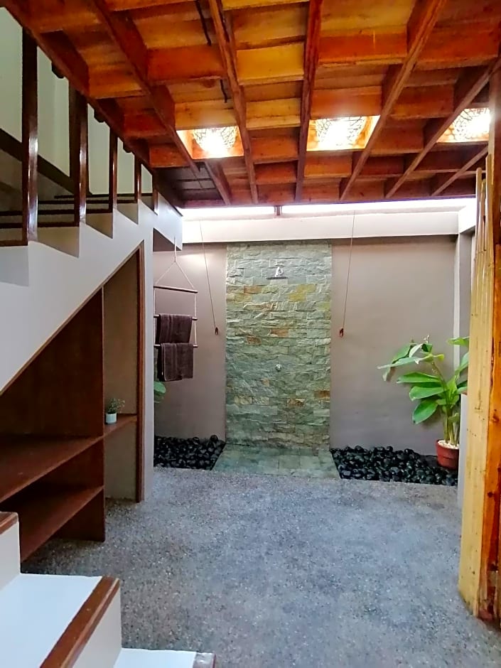 Nakabalo Guesthouse & Restaurant