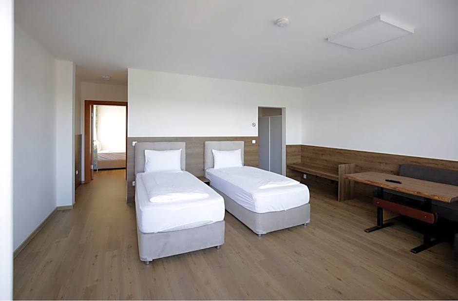 F Hotel 24h Check-In