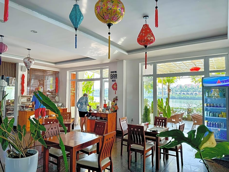 Riverside White House Hotel