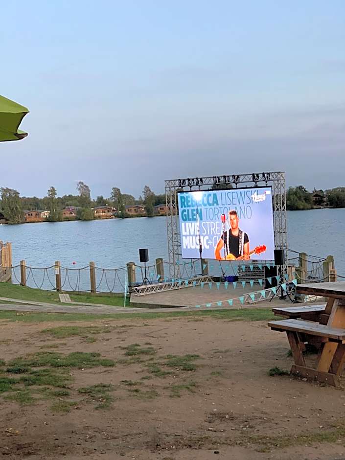 Holiday Home Breaks At Tattershall Lakes