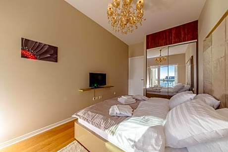 Luxury Two-Bedroom Apartment with Terrace and City View