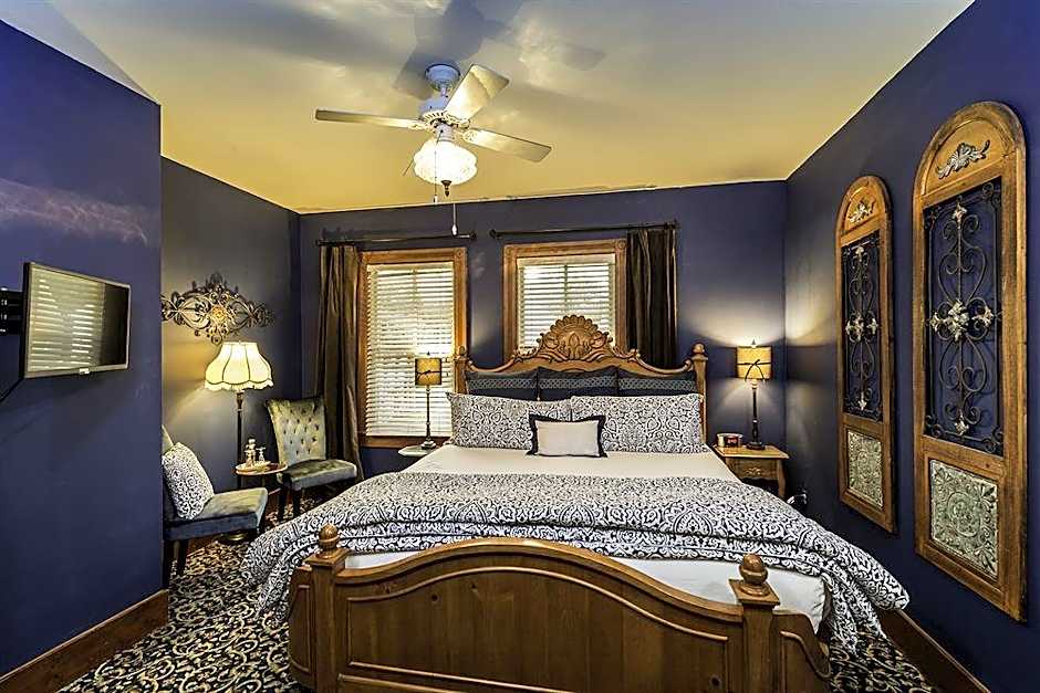Carriage Way Inn