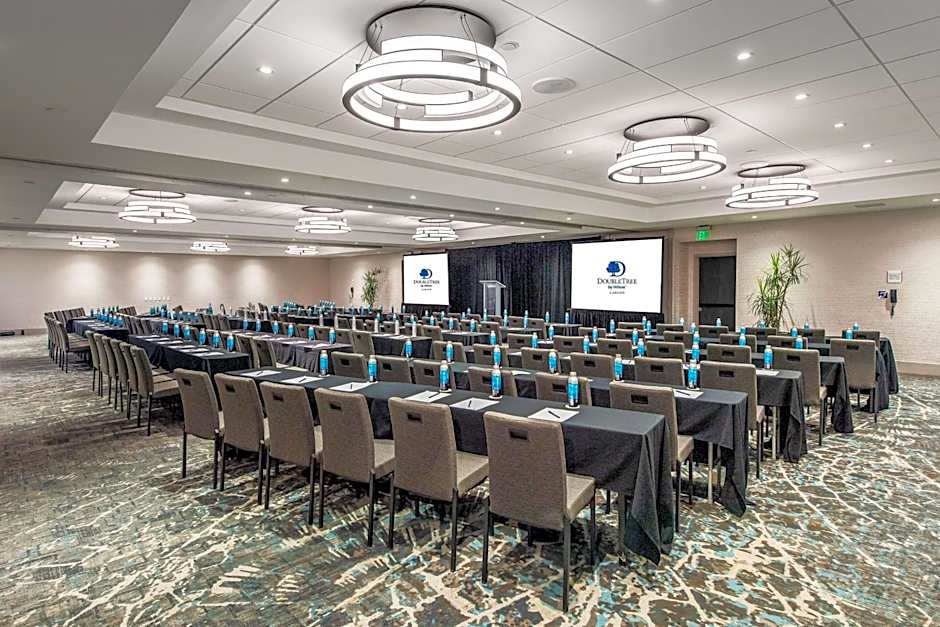 DoubleTree by Hilton Hotel Carson