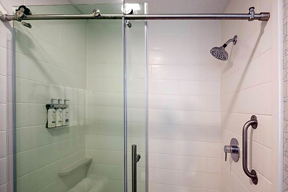 Holiday Inn Express & Suites Chicago West - St Charles By IHG