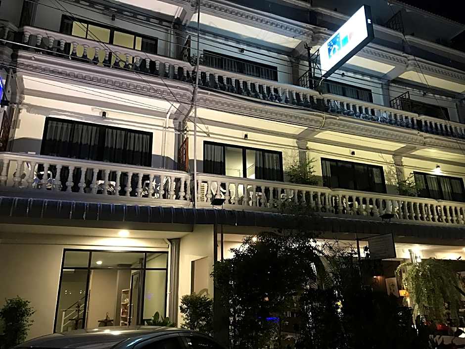 The BEACH CHA AM Residence