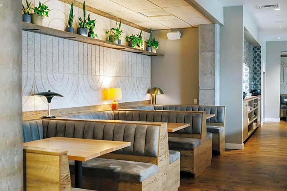 Holman Riverfront Park Hotel Salem, Tapestry by Hilton