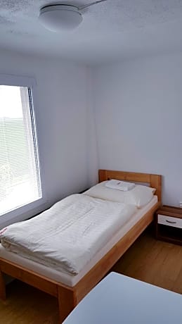 Room 10 : Single Room