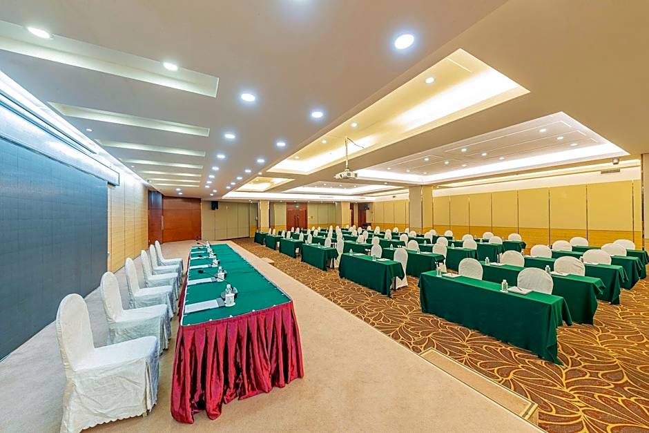 Yichang Guobin Bandao Hotel