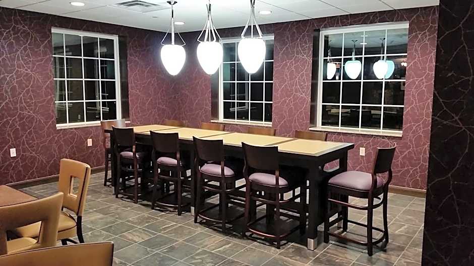Wingate by Wyndham Elkins