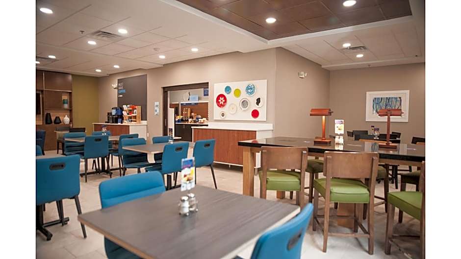 Holiday Inn Express Hotel & Suites Norfolk By IHG