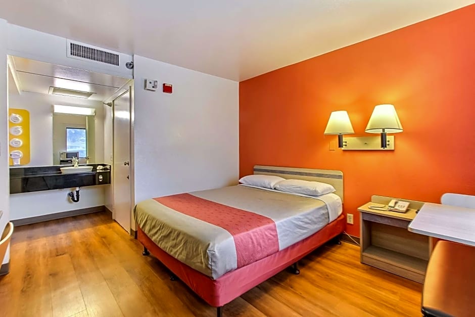 Motel 6-Salinas, CA - South - Monterey Area