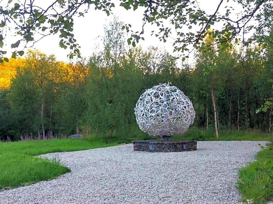 Wild Caribou's Wildwood Cabin