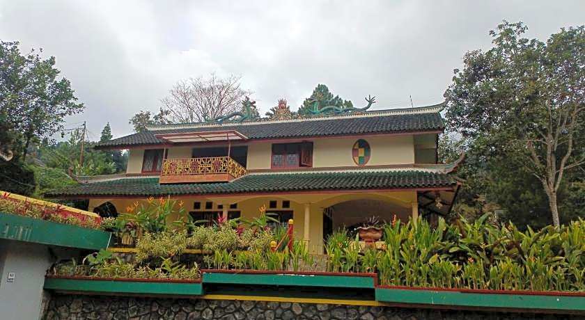 Akuja Glamping Room Resto by VIBHM – Bogor, PA