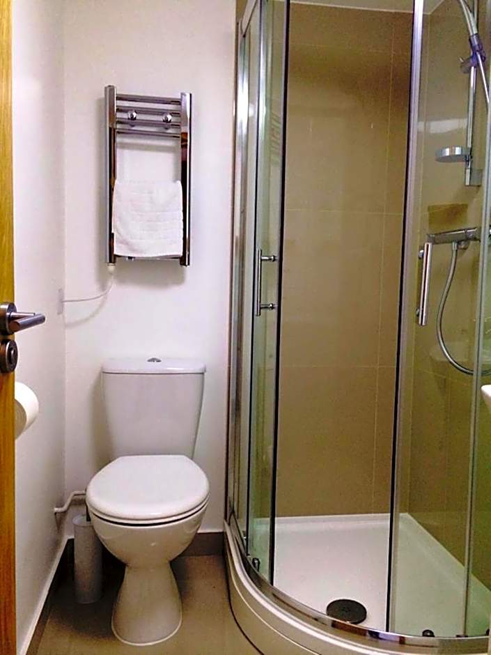 Pelican London Hotel And Residence