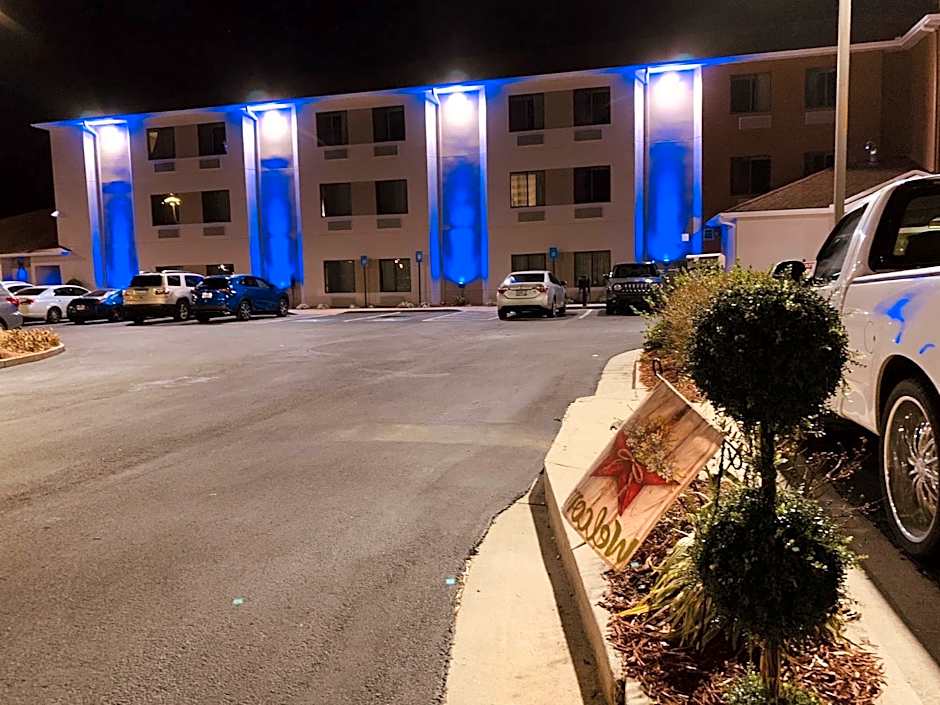 Days Inn by Wyndham McDonough