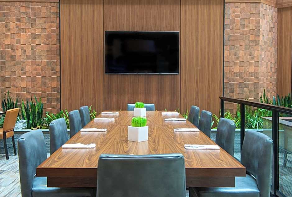 Embassy Suites by Hilton Portland Tigard