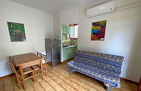 Accommodation with shared garden close to the sea