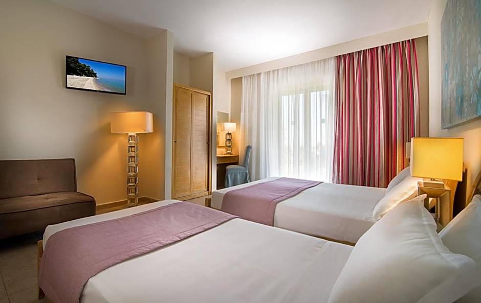Foto 1 dari 8 — Family Suite