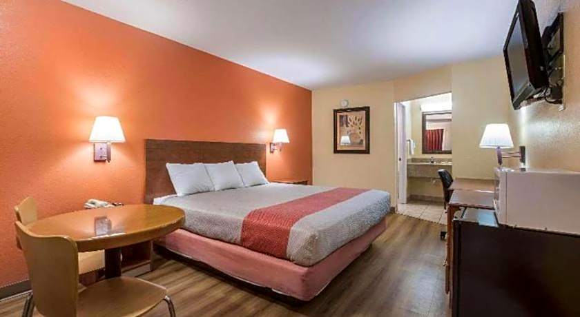 Rodeway Inn & Suites
