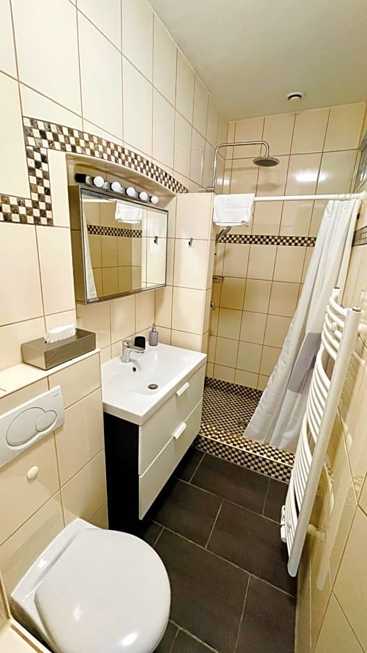 Nanis Hotel & Appartements