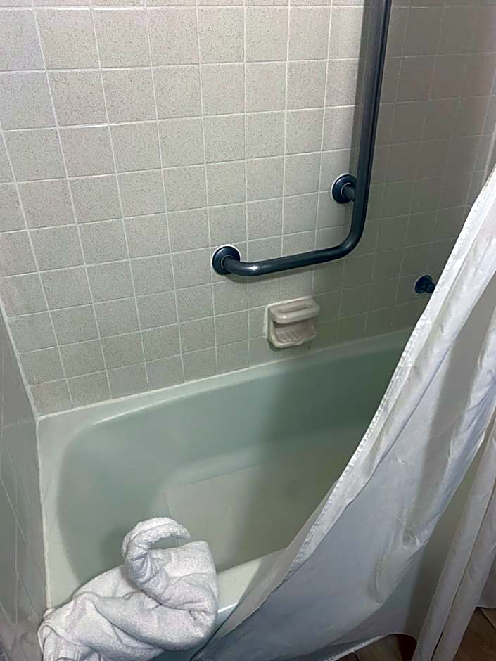 Days Inn & Suites by Wyndham Fort Pierce Midtown