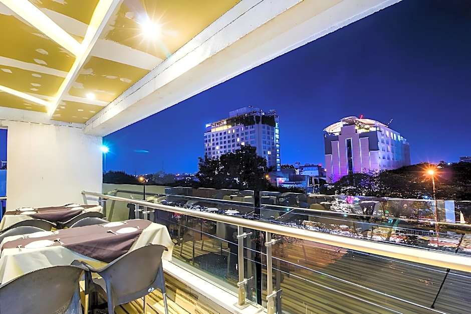 FabHotel Prime Avenue