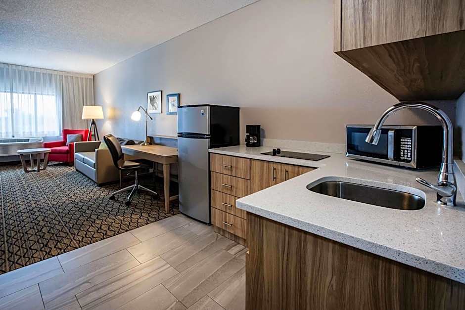 Days Inn & Suites by Wyndham Rochester Hills MI