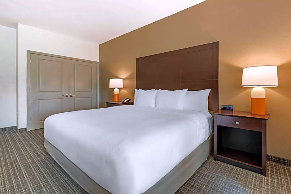 Comfort Inn & Suites Verona at Turning Stone Resort Casino