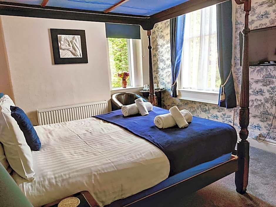 Wentworth House - Free Parking