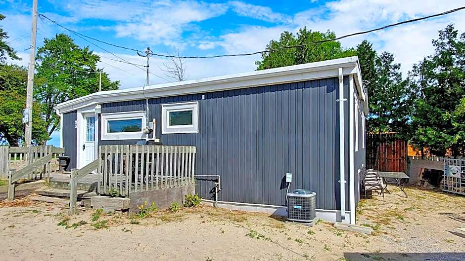 Main Beach River Retreat - Wasaga Beach 1 - Main Strip - 93 Mosley St