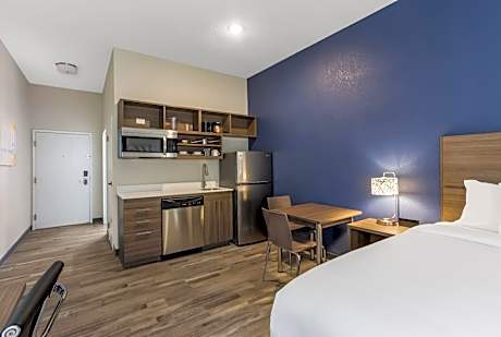 Efficiency Queen Suite with Dishwasher - Non Smoking