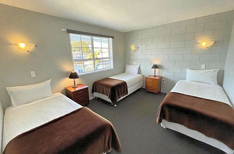 Boundary Court Motor Inn